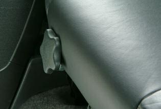 Driver s Seat Lumbar Support (if equipped) This feature allows you to heat the driver and/or front-passenger seat.