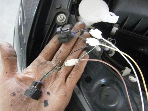 CONNECT TUFF WIRING KIT INTO WIRING HARNESS USING WIRE TAPS OR SOLDER.