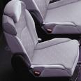 All 807s are equipped with four runners in the third row for mounting two individual seats. 21.