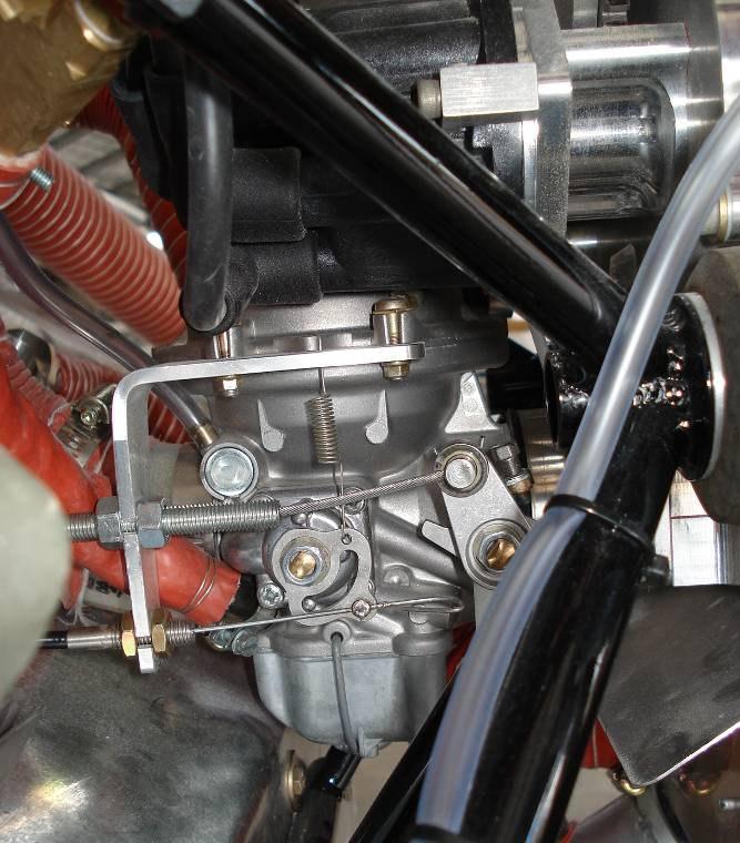 3 Controls This section comprises of the mechanical controls and electrical switches. 3.1 Throttle and Choke The throttle and choke cables both attach to the cable mount arm fitted to the carburettor.
