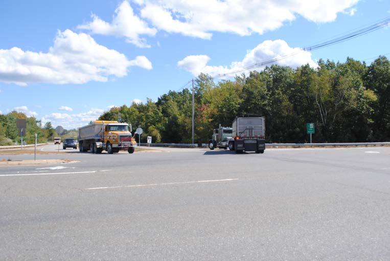 Rad Safety Audit Leminster Rad (Rute 12) and Chcksett Rad - Sterling, MA Thrugh/left turns are stp cntrlled while the right turning vehicles have abut a 175 ft channelized right turn lane befre