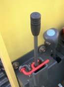 Direction of the machine by crawler rotation : 2 travel levers for precise and safe movements.