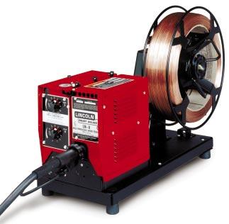 A CLOSER LOOK Large, Easy To Use Wire Speed Feed Control Large, Easy To Use Voltage Control Optional K1524-1 Wire Reel Stand with K1504-1 Coil Adapter Quick Release Gun & Cable Connection Completely