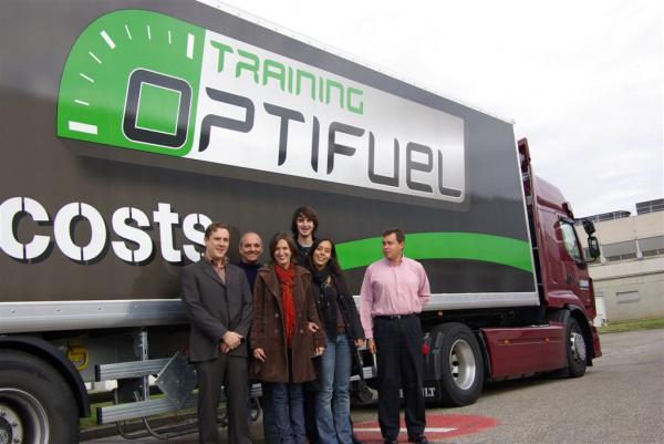 INTRODUCTION In launching the so-called Optifuel Programme, Renault Trucks offers his clients an exclusive training package, including training in rational driving and Optifuel Infomax trainings.