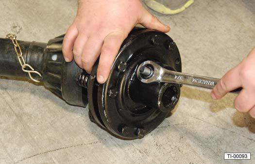 Note: The following steps are for rotary cutters equipped with slip clutch drivelines.