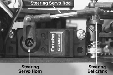 Install the steering servo horn onto the steering servo as shown. Then turn the transmitter and receiver off.