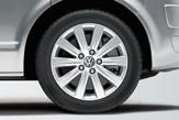 The stylish design of the Multivan Business is literally rounded off by the exclusive range of rims.