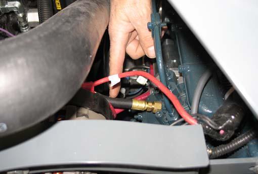 MAINTENANCE FUEL LINES Check the fuel lines every 50 hours of operation. If the clamp band is loose, apply oil to the screw of the band and securely tighten the band.