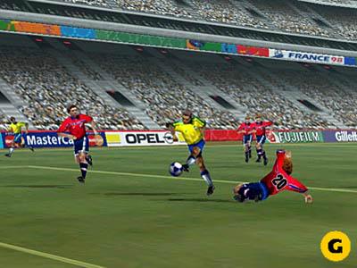 Slika 4.1: World Cup 98 Vir: Gamespot (1998). Primer uporabe v politične in vojaške namene, kjer so v video igrah uporabljena orodja za rekrutacijo je igra America s Army.