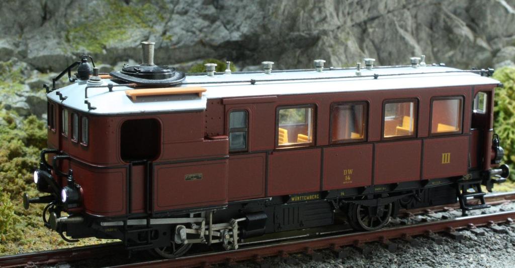 Rudolf approved of the improved smooth running of the locomotive, a result of good lubrication, nice warm LED lighting