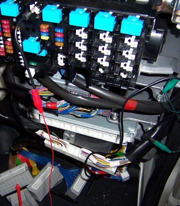 d. Set up the load circuit inside the cab using the Hino Break-Out harness as shown below. When connecting the Hino Break-Out Harness be sure the ECU remains disconnected for the entire test.