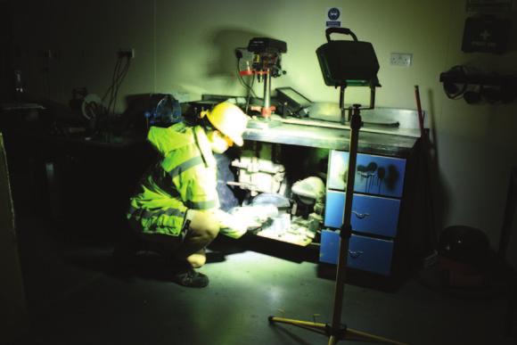 Workstar Battery Operated LED Flood Light With 2 mode options and superior battery technology, the