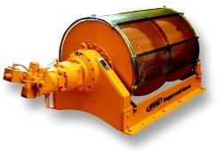 These winches can be provided with a compact skid-mounted hydraulic power pack which can include gas, diesel or electric motors, variable displacement pumps, oil reservoir, heat exchanger, filters