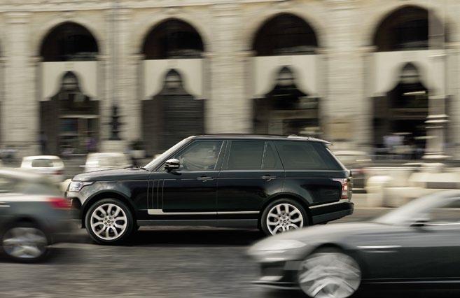No matter how chaotic the traffic, Range Rover s legendary command driving position rises above it.