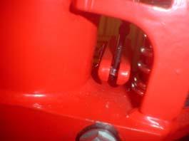 ADJUSTING RELEASE LEVER On the handle of this drum jack, you can find