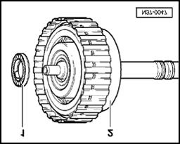 Transmission, disassembling and assembling Page 28 of 60 37-74 - Install axial needle bearing with washers in 4th gear clutch -K3-.