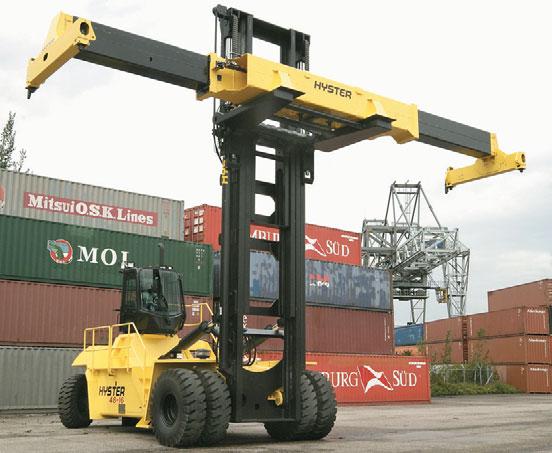 Due to the simplicity of the straight lift mast movement and high lifting speeds, these container handling machines perform container-shunting operations faster than