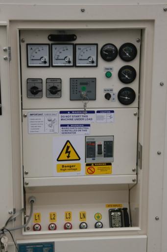 Control System PLC-8610 GKP550KVA DSE-702 key manual start module is a manual engine control module designed to control the engine via a key switch and push buttons on the front panel.