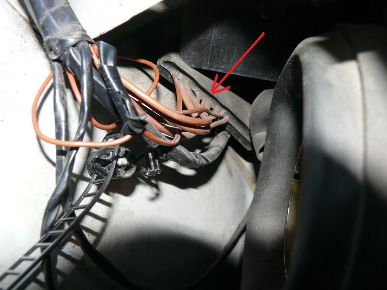At the beginning you need to plug the cables in the throttle control motor.