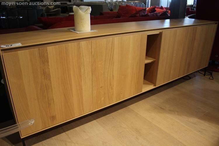 lm 900 67 Of solid oak sideboard 1, provided with