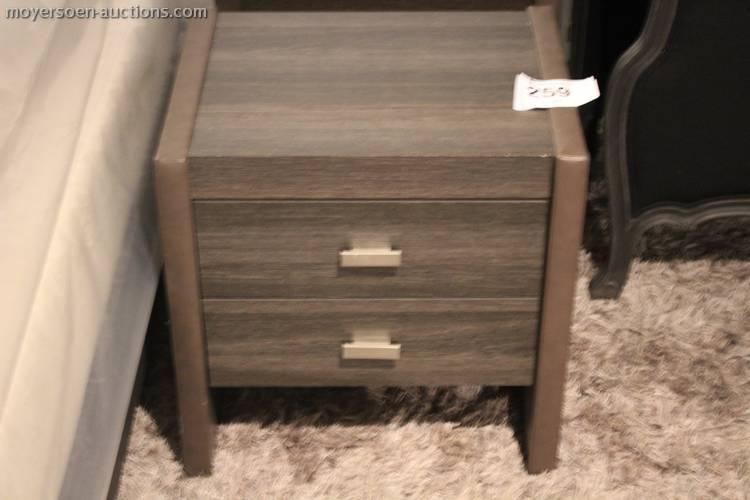 259 2 bedside tables, provided with two drawers,