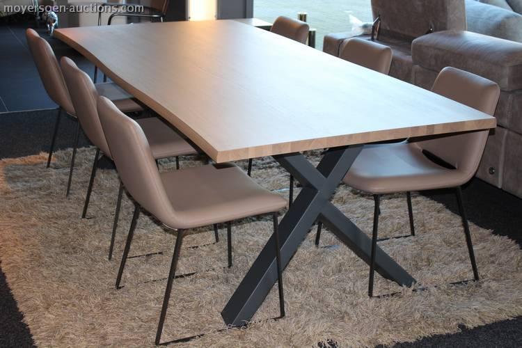 dining table, with metal black frame and veneered top,