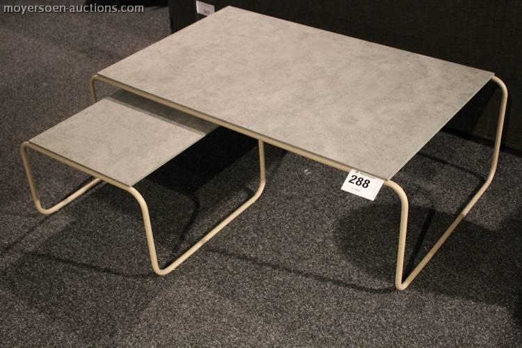 288 2 miscellaneous coffee tables, provided with stone top