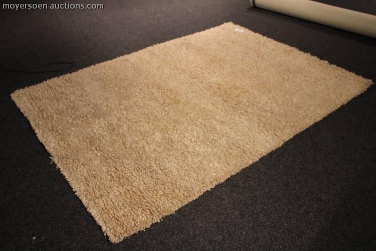 AL 312 1 Carpet BOMAT Ascot, color: pearl, dimensions approximately 1700 x 2400mm 313 1 Carpet, color: