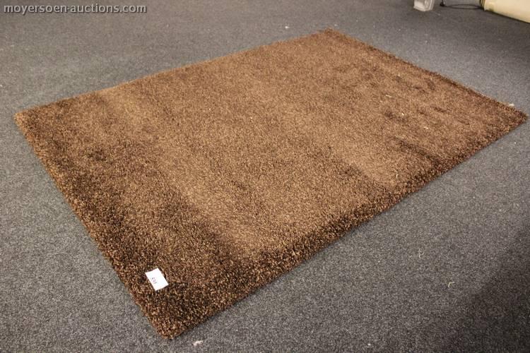 x 2200mm 321 1 Carpet, color: beige, dimensions approximately