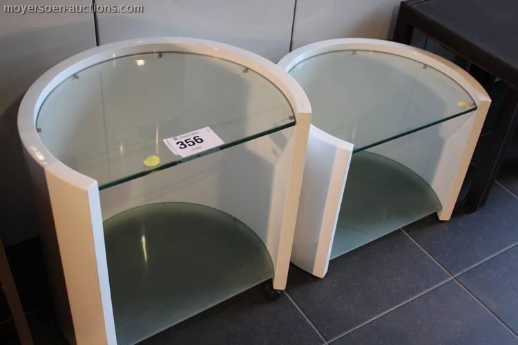VR 10 356 2 Glass side tables
