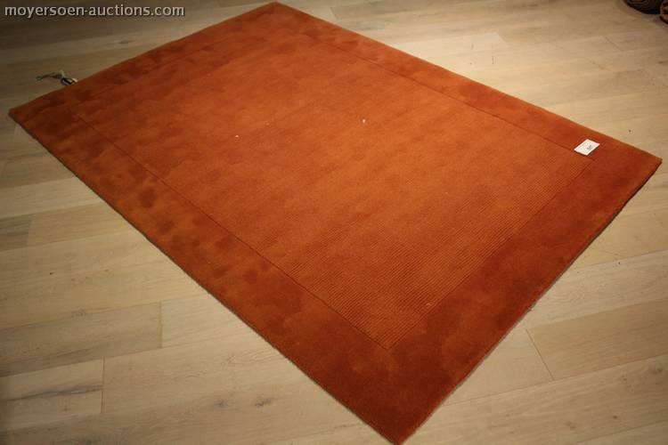 Carpet color: cream, dimensions: