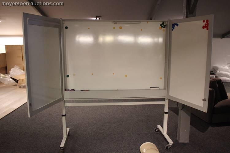 408 1 mobile whiteboard, provided with 2