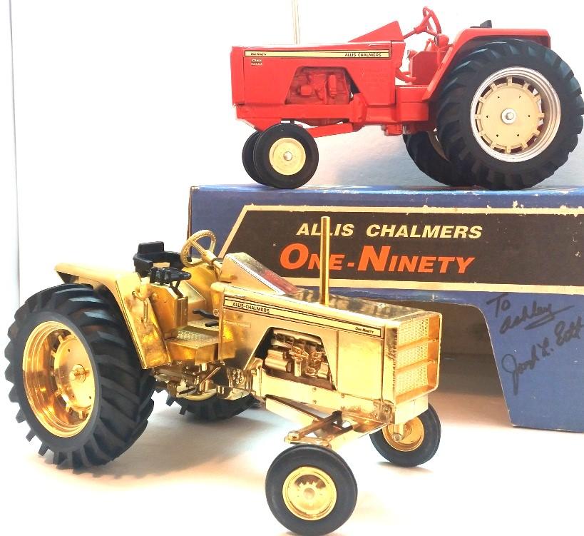 A few paint chips. No Box. #33 $ Scale Models 1/16 New Idea manure spreader w/ hyd. Endgate.