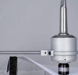 Manual hand-driven thread cutting on drills Can be used for right-handed and left-handed threads without maintenance Thanks to integrated rotating thread, can be used without reversing the spindle