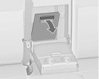 To unlock the retractor, push in the seat belt or pull it out by approx. 20 mm then release.