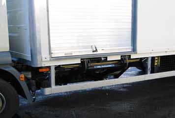 Low installed weight to maximise vehicle payload. Lifting ram fully closed when lift in stowed position to prevent ram piston from pitting and reduce risk of leaking.