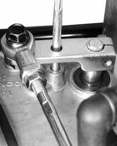 3. Loosen the locknuts (1) of rod (2). Shift the gear to neutral by moving the shift lever and/or turn the rod.