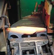 Manufactured for more wear resistance and less downtime Whether cast, forged, or fabricated, Cat idlers provide superior