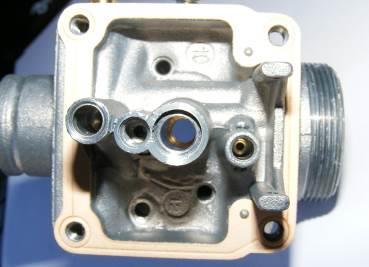 7. High Speed Jet / Main Jet The anti surge plate fitted between the emulsion tube and the main jet may NOT be removed. 7.