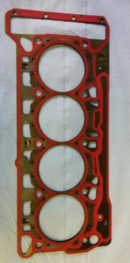 322. CYLINDERHEAD GASKET a) Thickness of new / tightened cylinder head gasket 0.9mm + 0.1 mm C8-8) Cylinder head gasket from above C8-9) Cylinder head gasket from below 324.