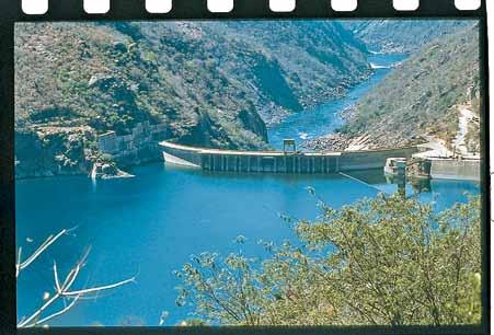Cahora Bassa is the first HVDC contract placed that used valves. An outdoor, oil-cooled, and oil-insulated design was used.