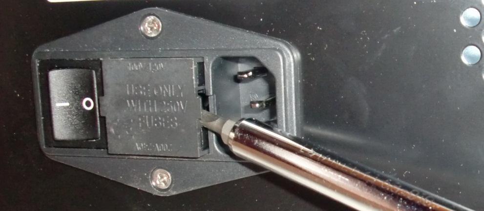 The instrument fuses are located on the rear panel, between the power cord receptacle and the power switch. 2. Remove the power cord to access the fuse holder. 3.