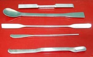 08073400 Nuffield HK 140 08073403 Spoon/flat 150 08073401 MICRO WEIGHING SET Contents: Forceps Two double spatulas Four
