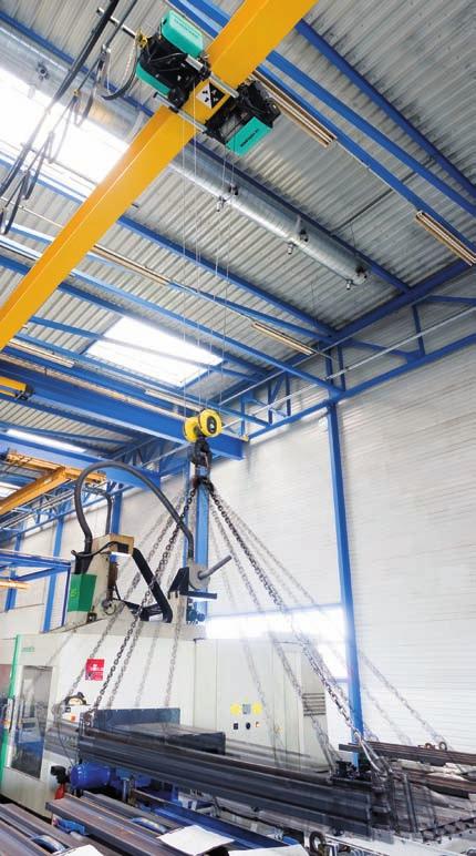 ESP Automatic load swinging (pendulum) correction system With ESP The effects of the swinging of loads (pendulum effect) travelling under a suspended crane were traditionally reduced if the operator