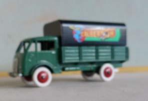 Forward-control pick-up truck, refurbished in dark green with red wheel hubs, white tyres.