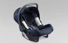 Equipped with a canopy and secure installation by ISOFIX.