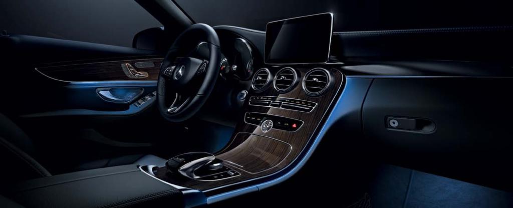 35 Visibly more feeling. The optional Interior Light package creates a pleasant atmosphere inside the new C-Class.