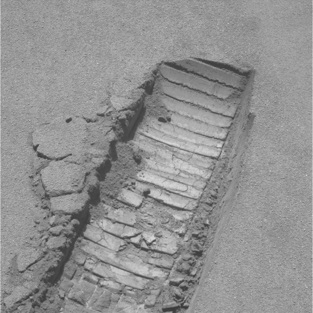A great improvement over the similar situation on Sol 446