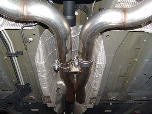 Figure 16: install of X pipe onto S pipes. Figure 17: Rear mid section installed into rear hangers.