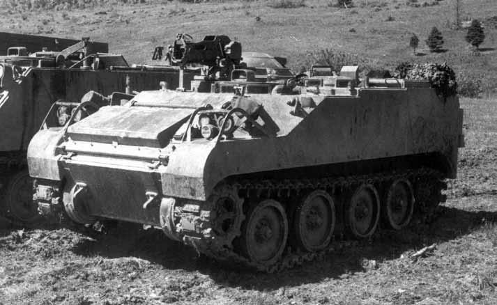 Top: Lynx armoured reconnaissance vehicle photographed in CFB Gagetown, New Brunswick during the division sized Exercise Rendezvous 81 (RV 81). The weapons, a M2.
